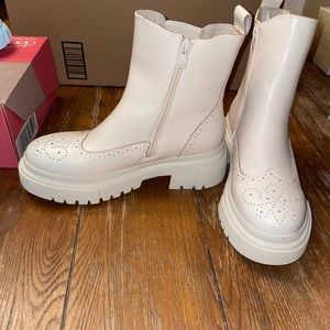 Boots Beige Women Size 38 NWOT